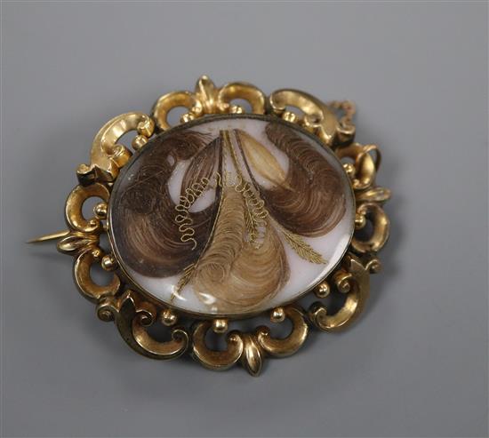 A Victorian yellow metal mounted hair mourning brooch, 5cm.